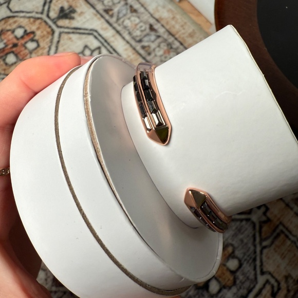 Bomb Party Single Hinged Cuff - Wrapped in a Bow - Rose gold - Picture 3 of 3